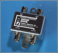 Two Input -- Dual Output Power Combiner